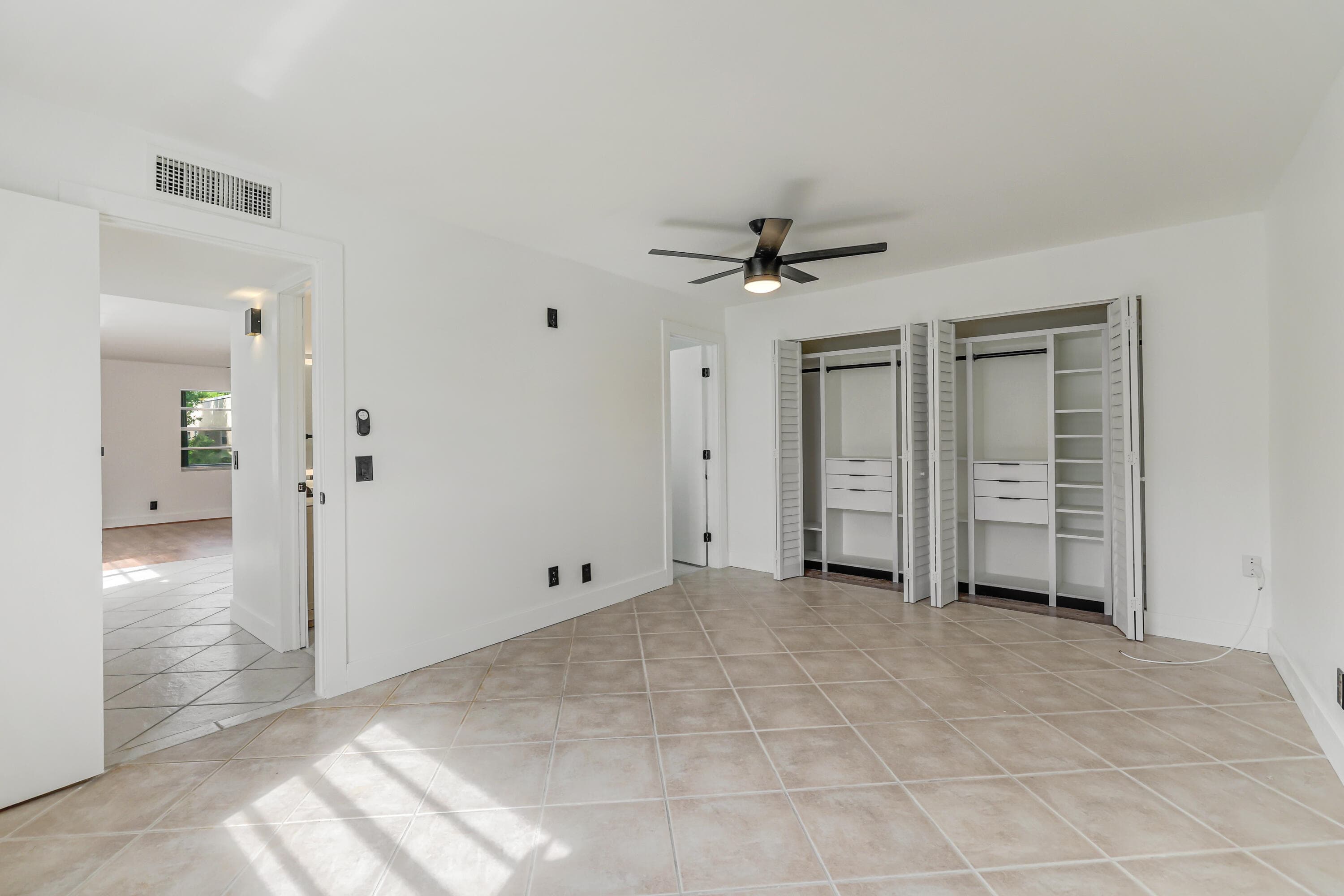 560 Capri, Delray Beach, FL 33484 — photo 11 of 24