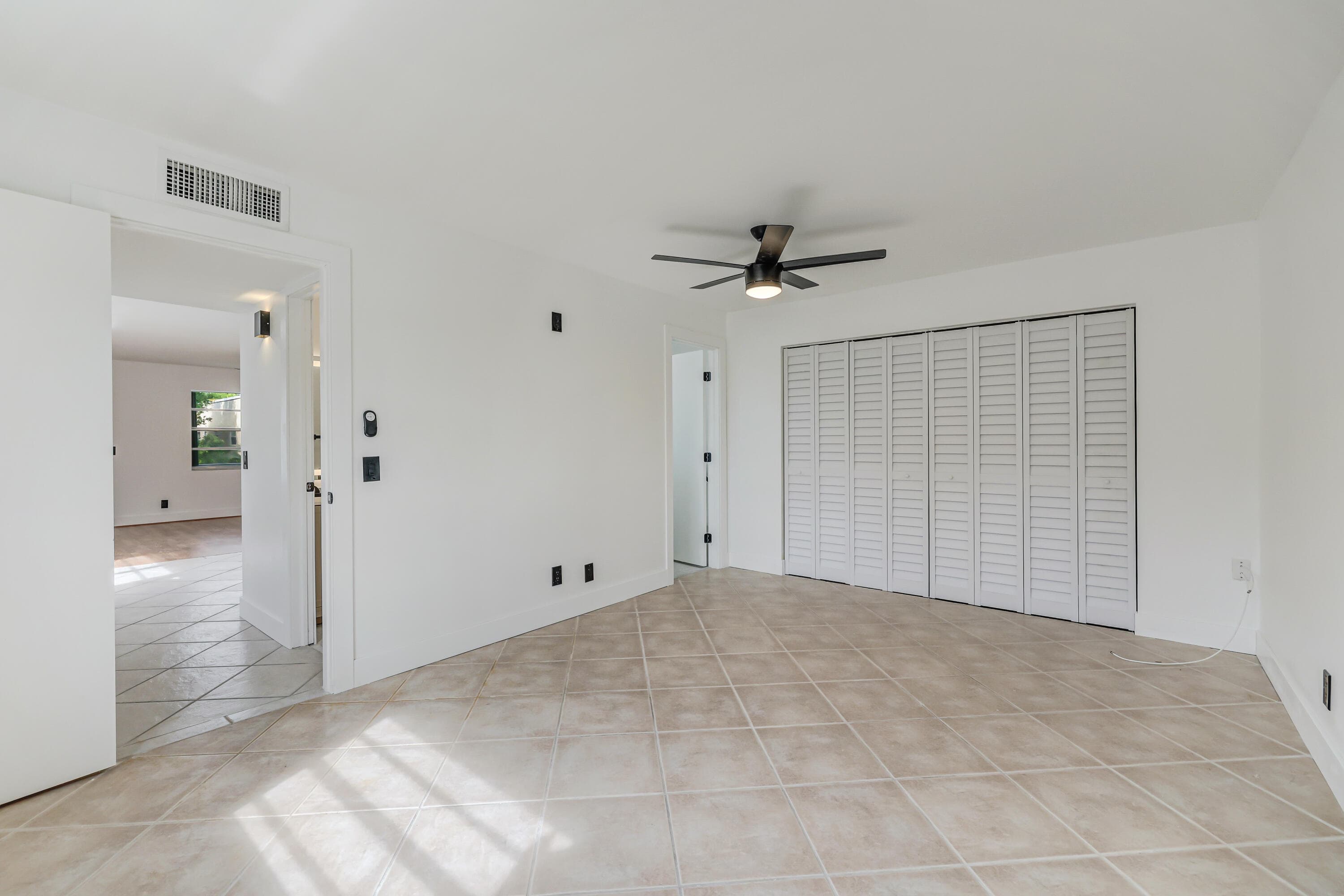 560 Capri, Delray Beach, FL 33484 — photo 13 of 24
