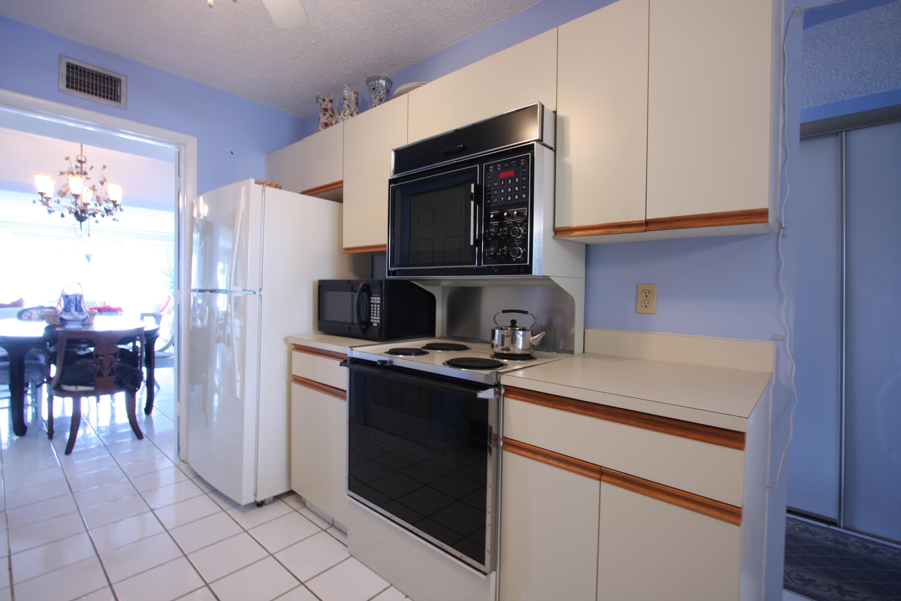 6768 N 10th Avenue N 303, Lake Worth, FL 33467 — photo 4 of 29