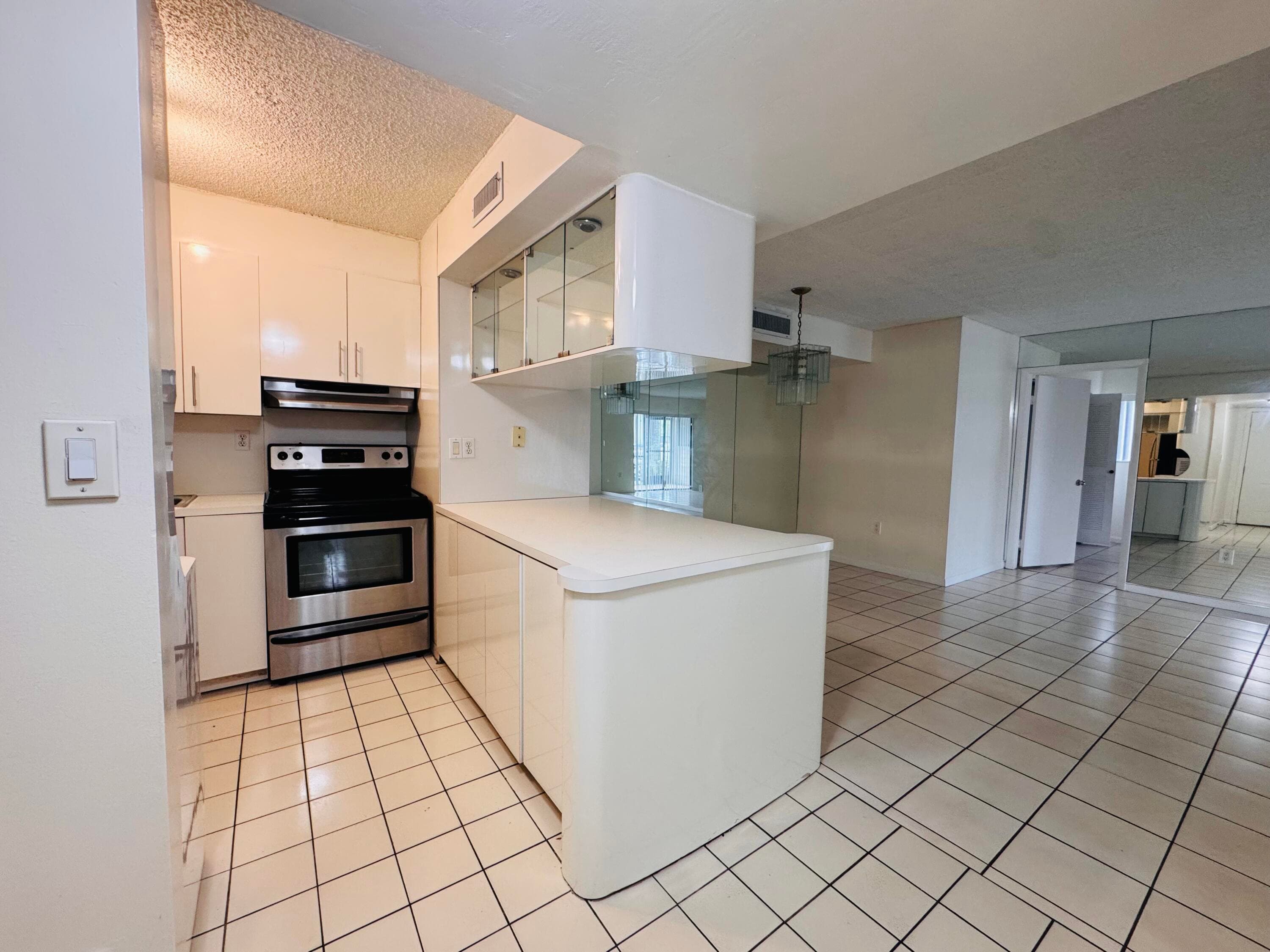 20681 NE 4th Place 105, Miami, FL 33179 — photo 19 of 19