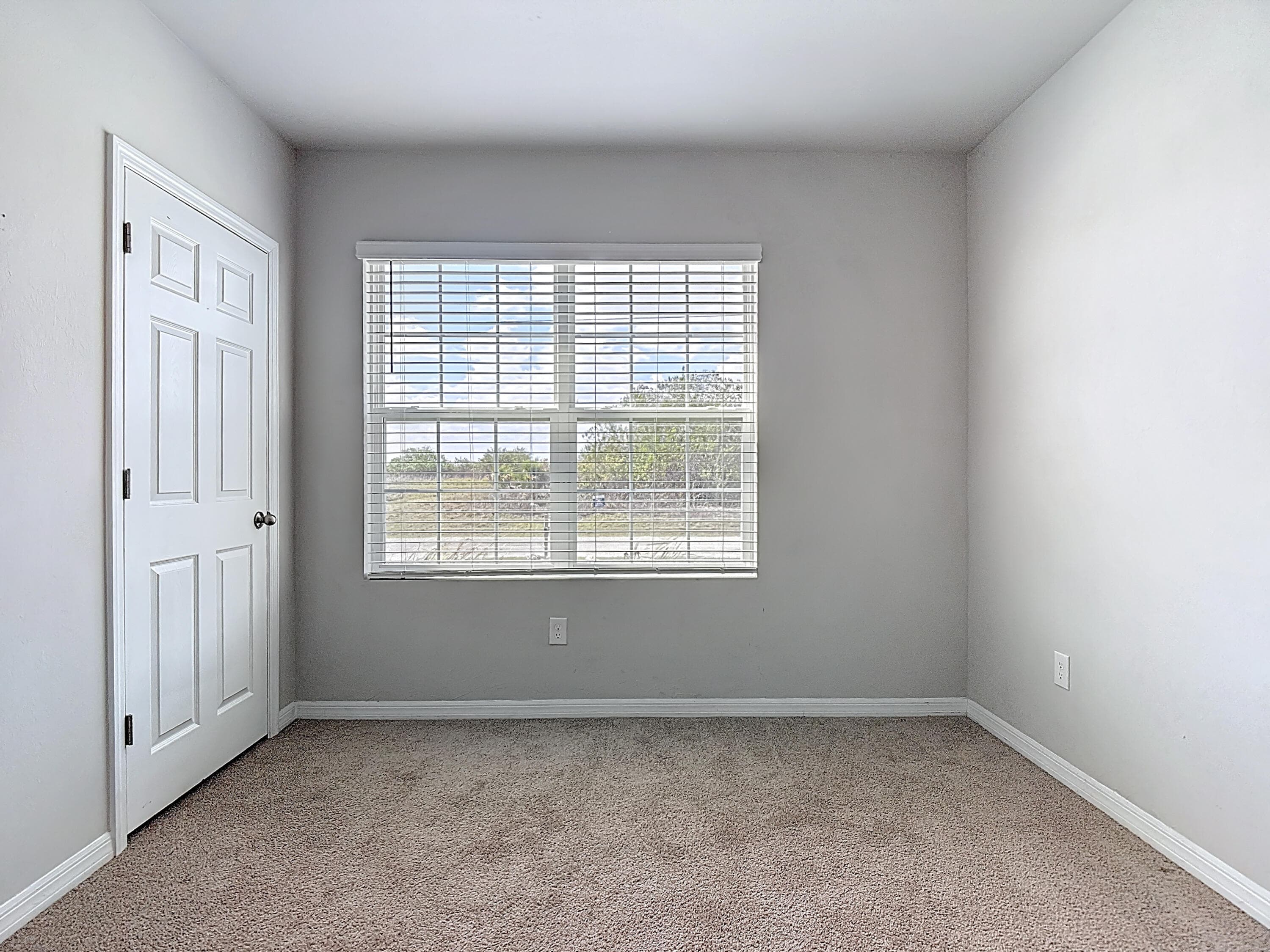 524 W Glendale Avenue, LaBelle, FL 33935 — photo 3 of 25