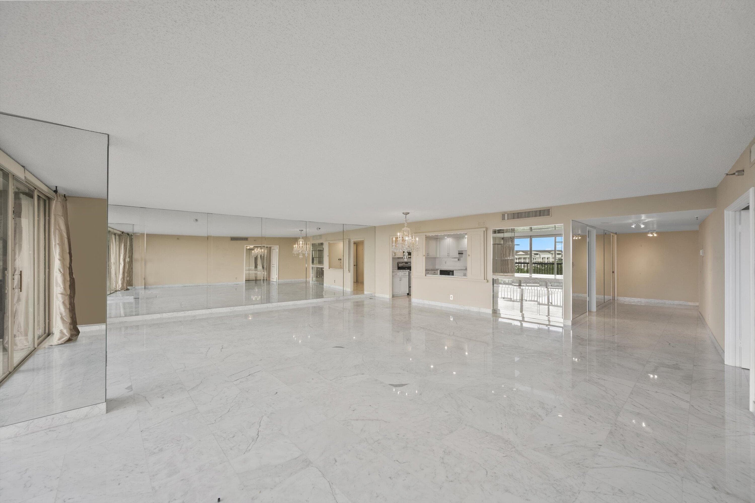 2480 Presidential Way 704, West Palm Beach, FL 33401 — photo 4 of 36