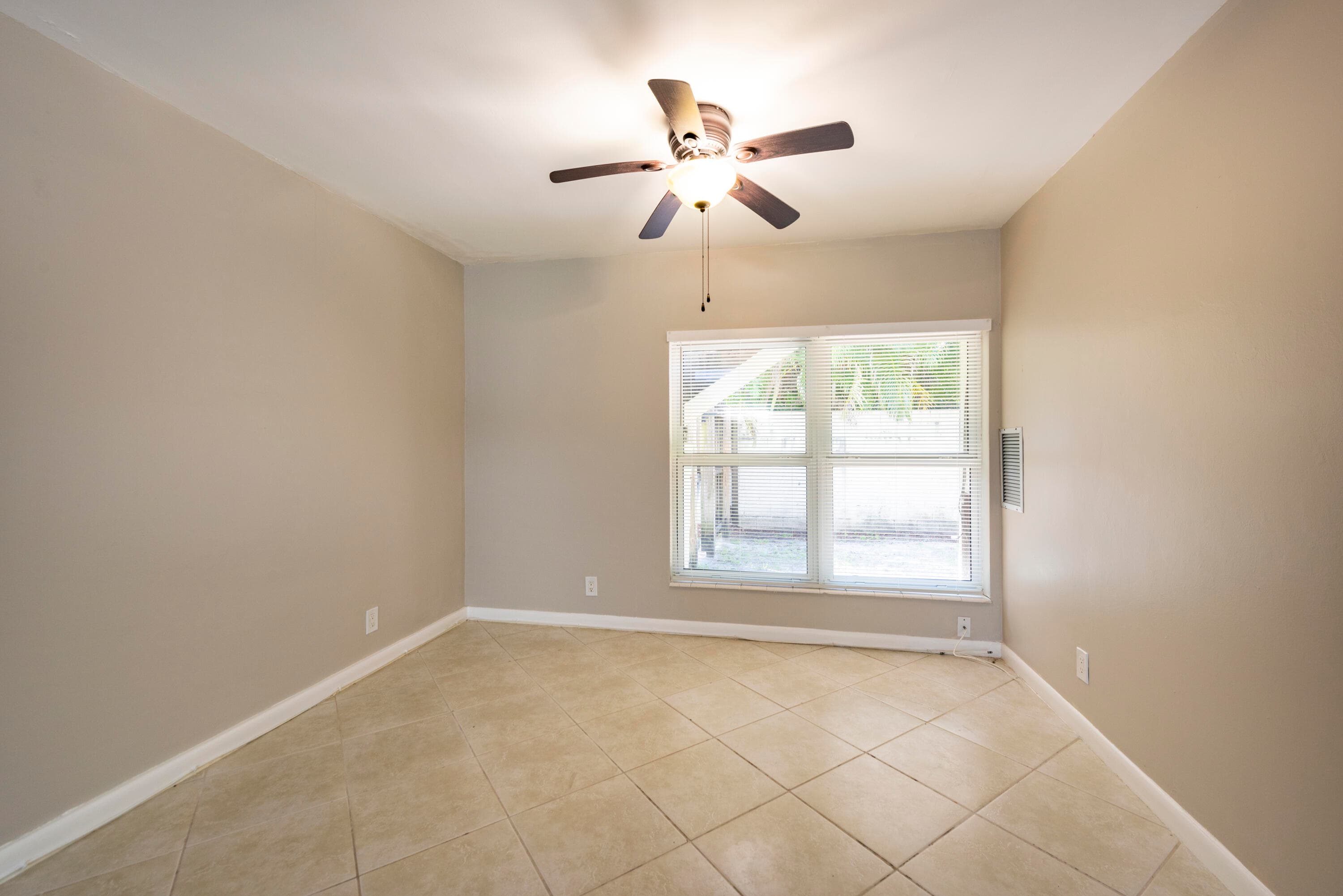 1015 NE 9th Avenue 2, Fort Lauderdale, FL 33304 — photo 5 of 17