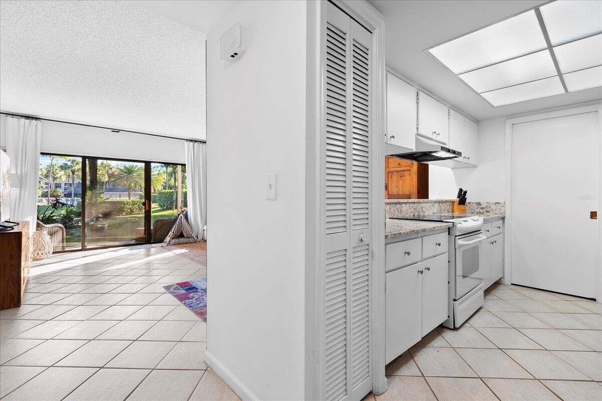 11863 Wimbledon Circle 446, Wellington, FL 33414 — photo 3 of 46