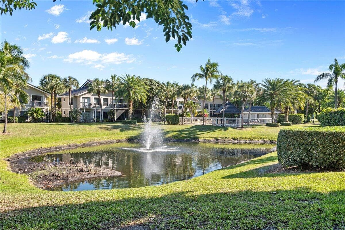 11863 Wimbledon Circle 446, Wellington, FL 33414 — photo 20 of 46