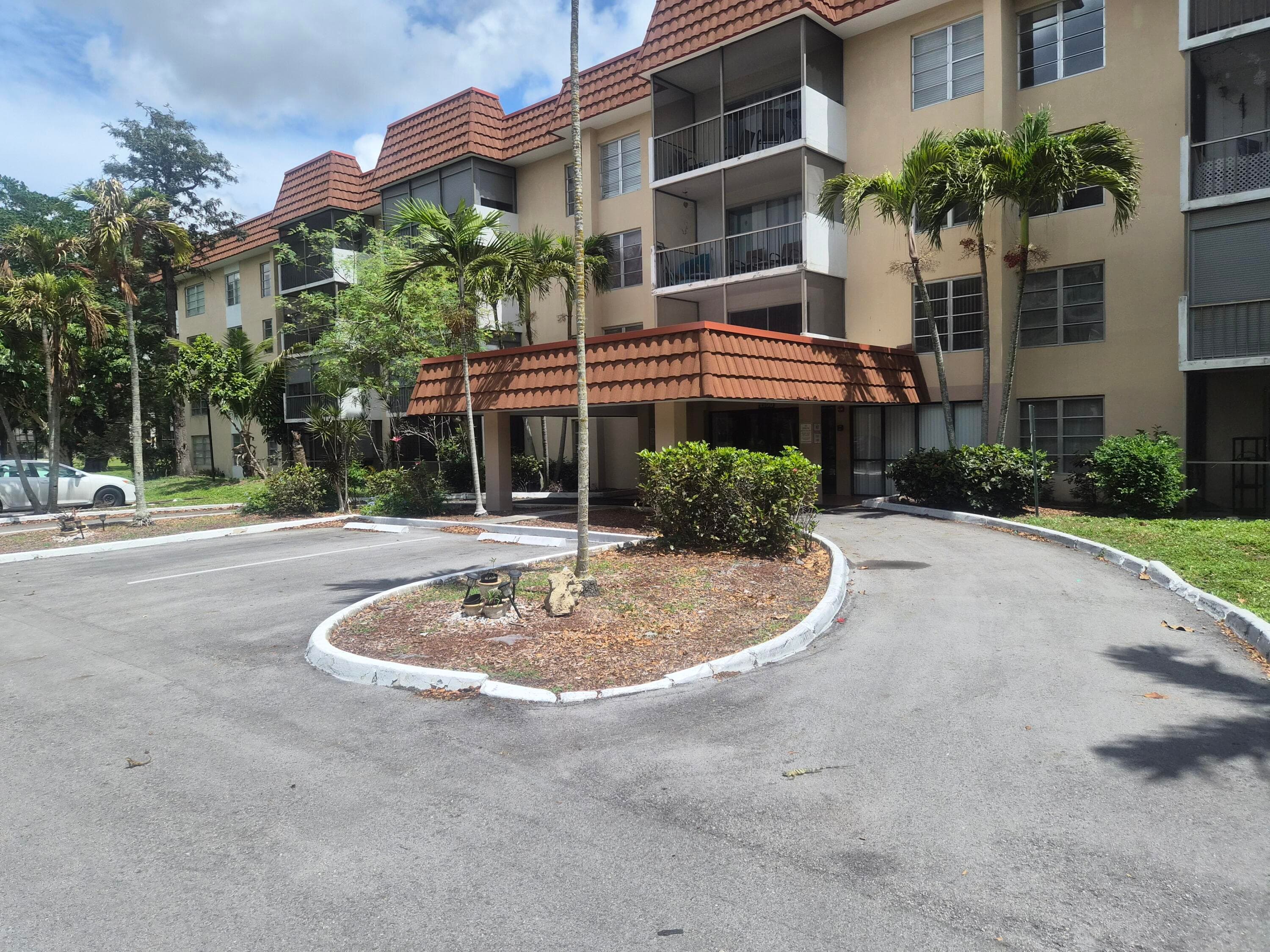 4166 Inverrary Drive 403, Lauderhill, FL 33319 — photo 3 of 32