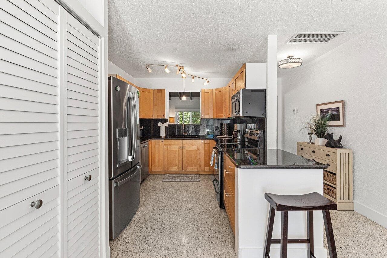 340 NE 7th Avenue, Delray Beach, FL 33483 — photo 16 of 31