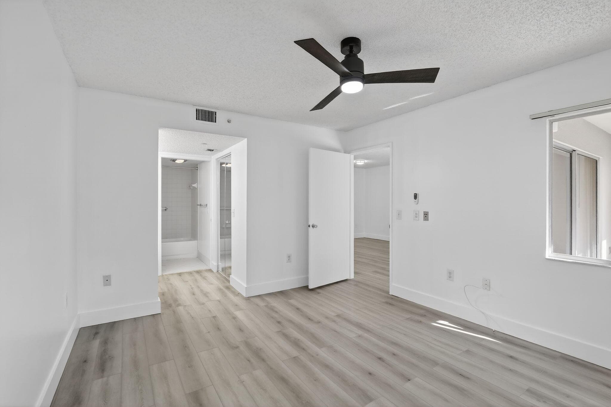 900 SW 142nd Avenue 305l, Pembroke Pines, FL 33027 — photo 15 of 37