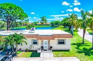435 SW Natura Avenue A, Deerfield Beach, FL 33441 — photo 4 of 14
