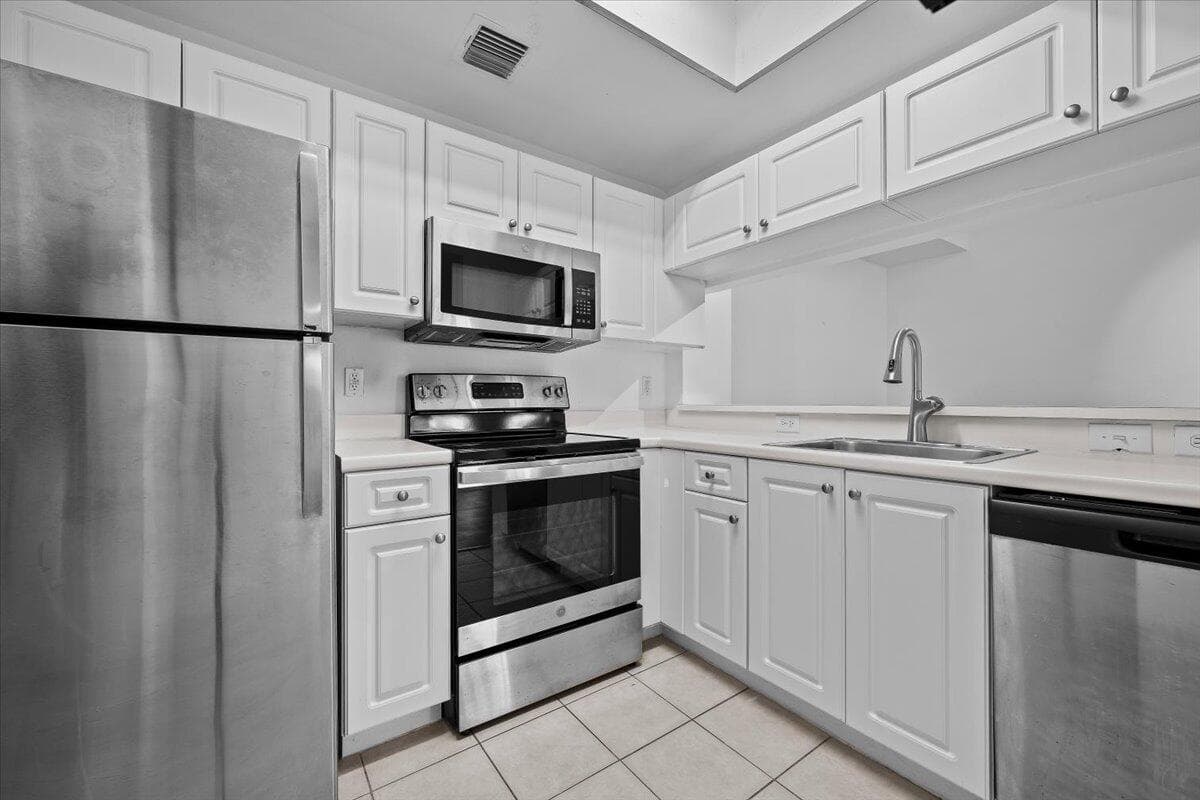 2804 Sarento Place 303, Palm Beach Gardens, FL 33410 — photo 4 of 51