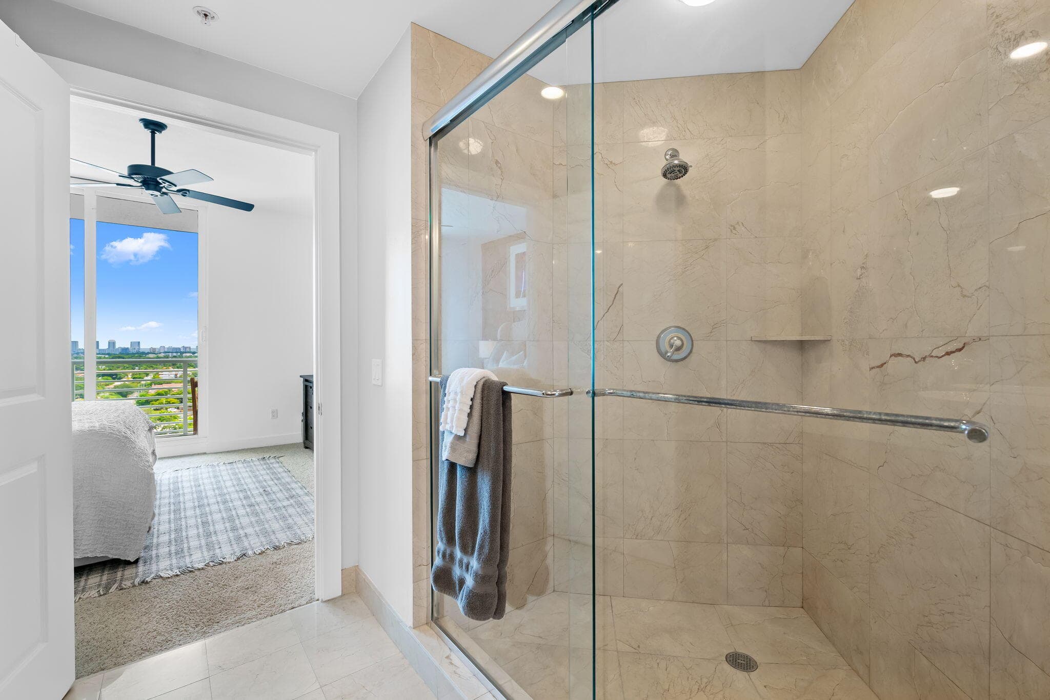 315 NE 3rd Avenue 1506, Fort Lauderdale, FL 33301 — photo 15 of 35