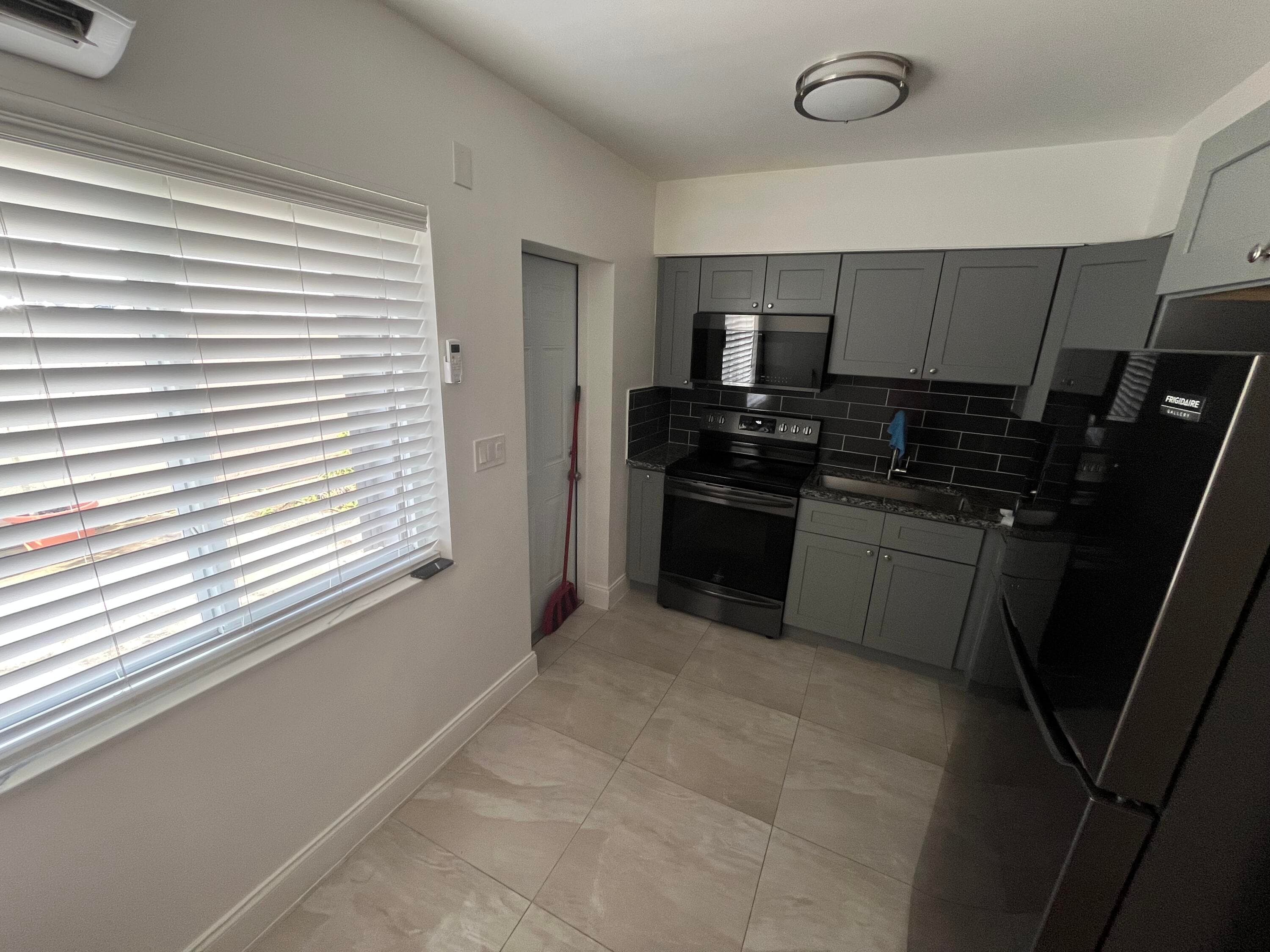 1019 SE 3rd Street 3, Deerfield Beach, FL 33441 — photo 11 of 13