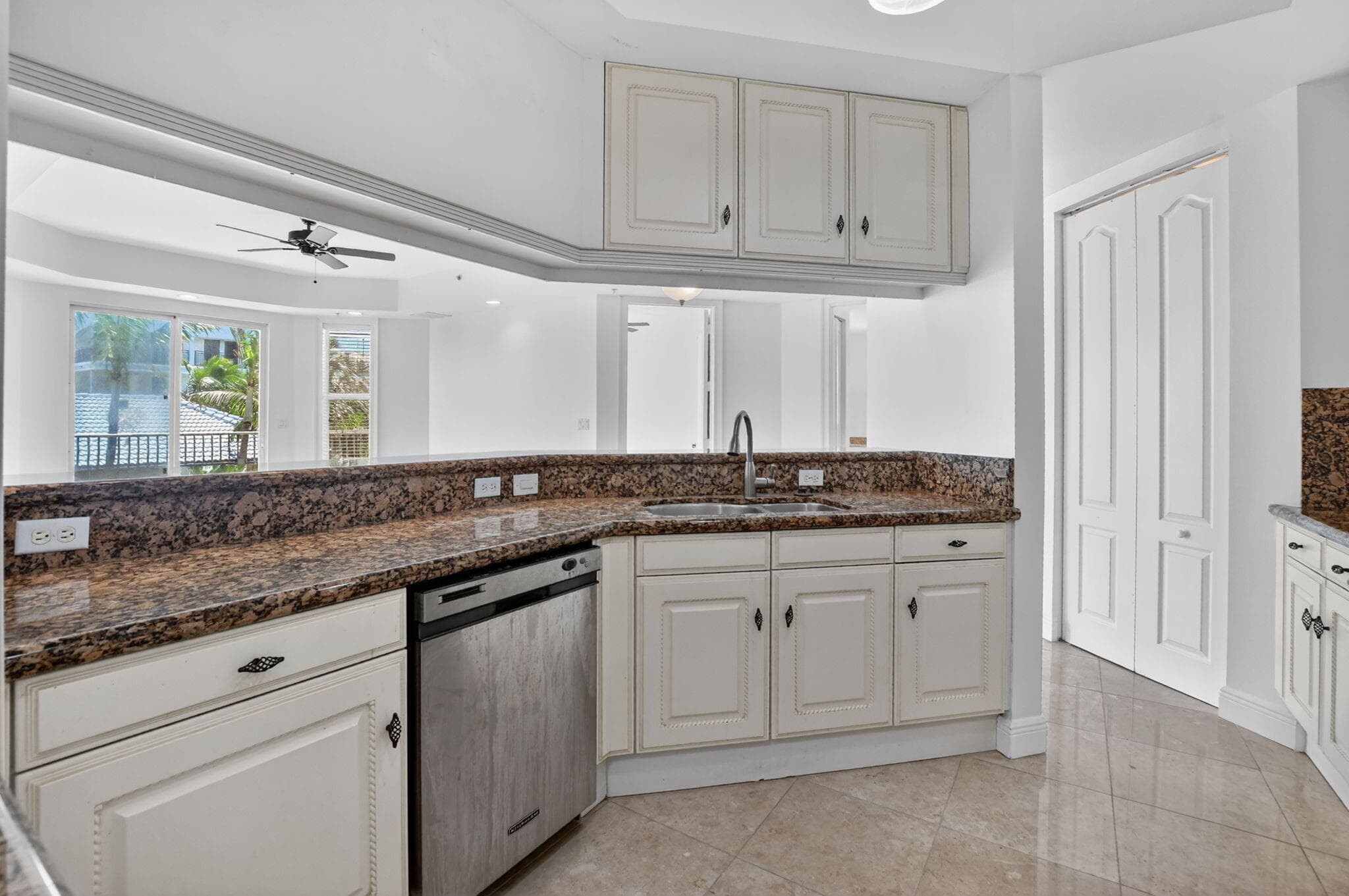 616 SE 20th Avenue 302, Deerfield Beach, FL 33441 — photo 13 of 39