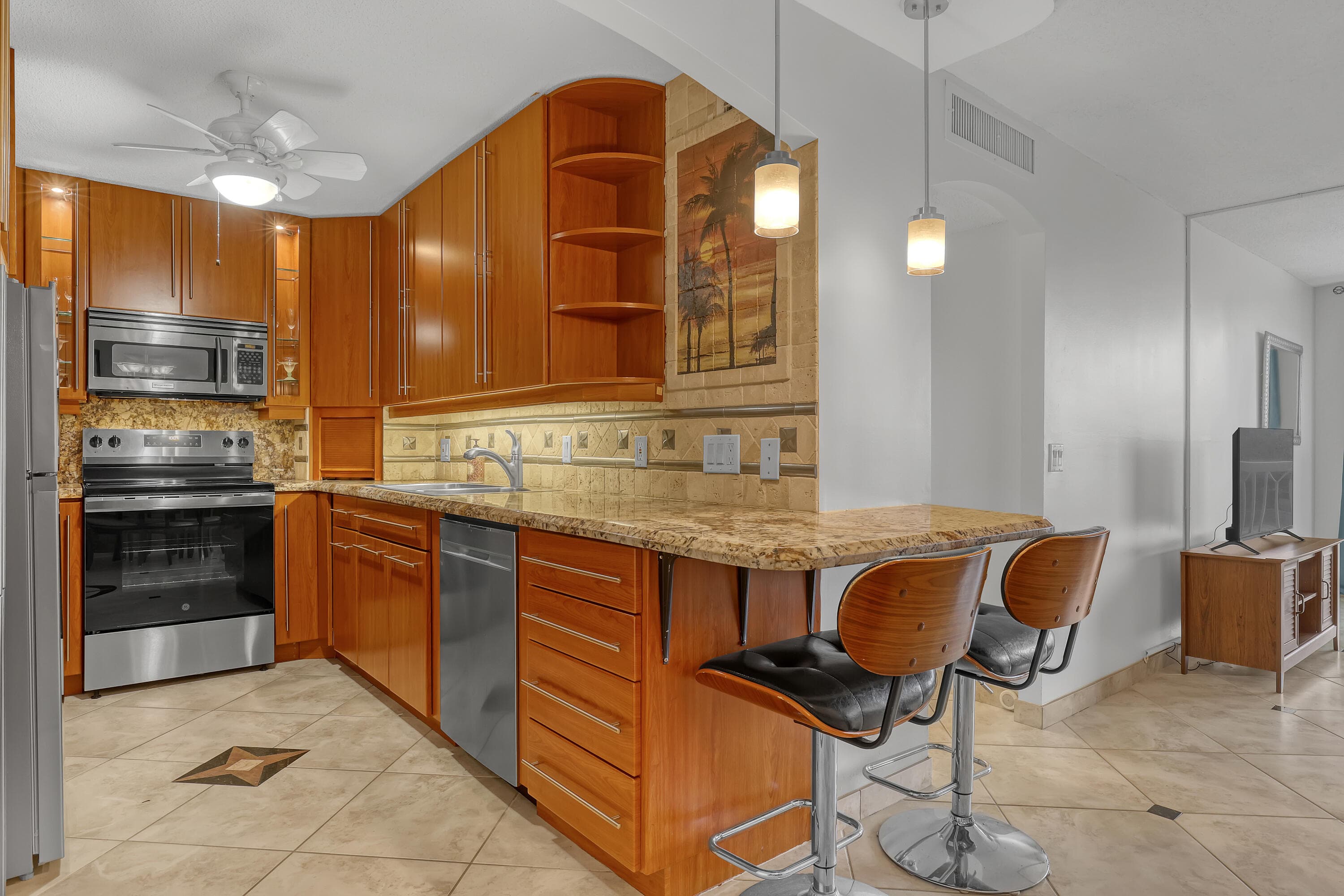 125 S Ocean Avenue 304, Palm Beach Shores, FL 33404 — photo 2 of 32