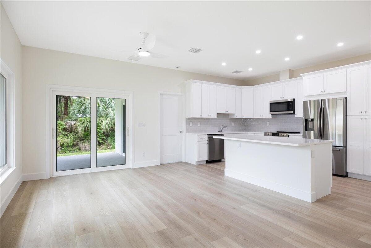 2376 28th Avenue SW, Vero Beach, FL 32968 — photo 3 of 43