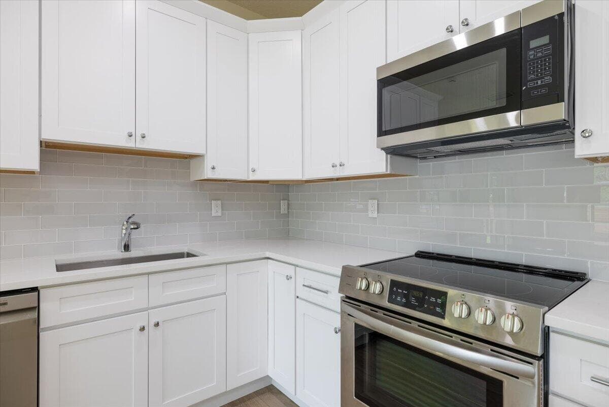 2376 28th Avenue SW, Vero Beach, FL 32968 — photo 11 of 43