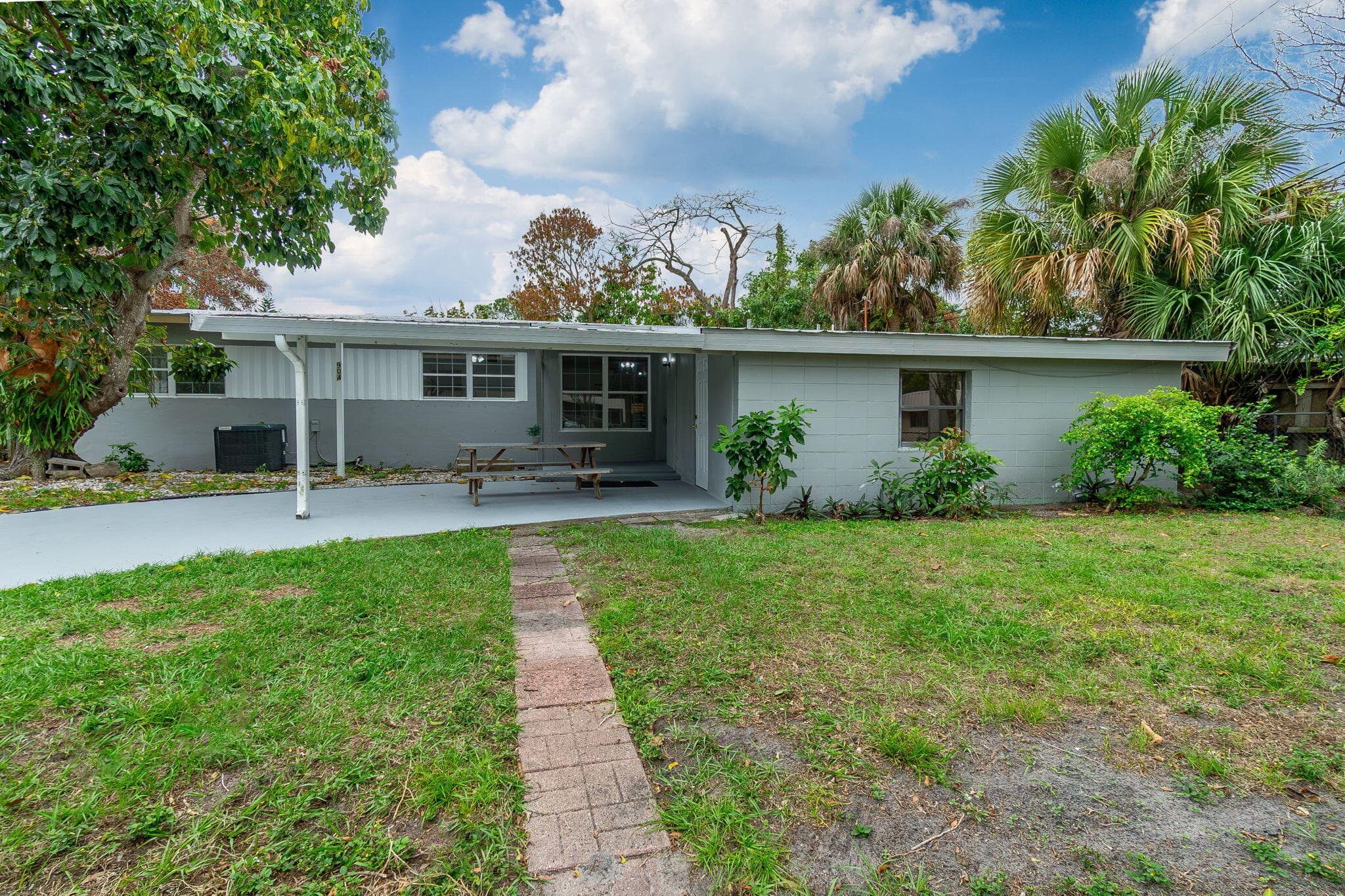 904 SE 16th Street, Stuart, FL 34994 — photo 1 of 29