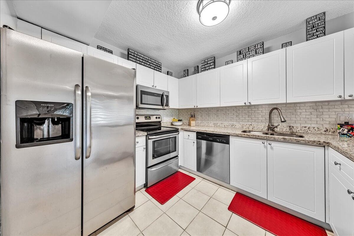 8715 Cleary Boulevard, Plantation, FL 33324 — photo 3 of 32