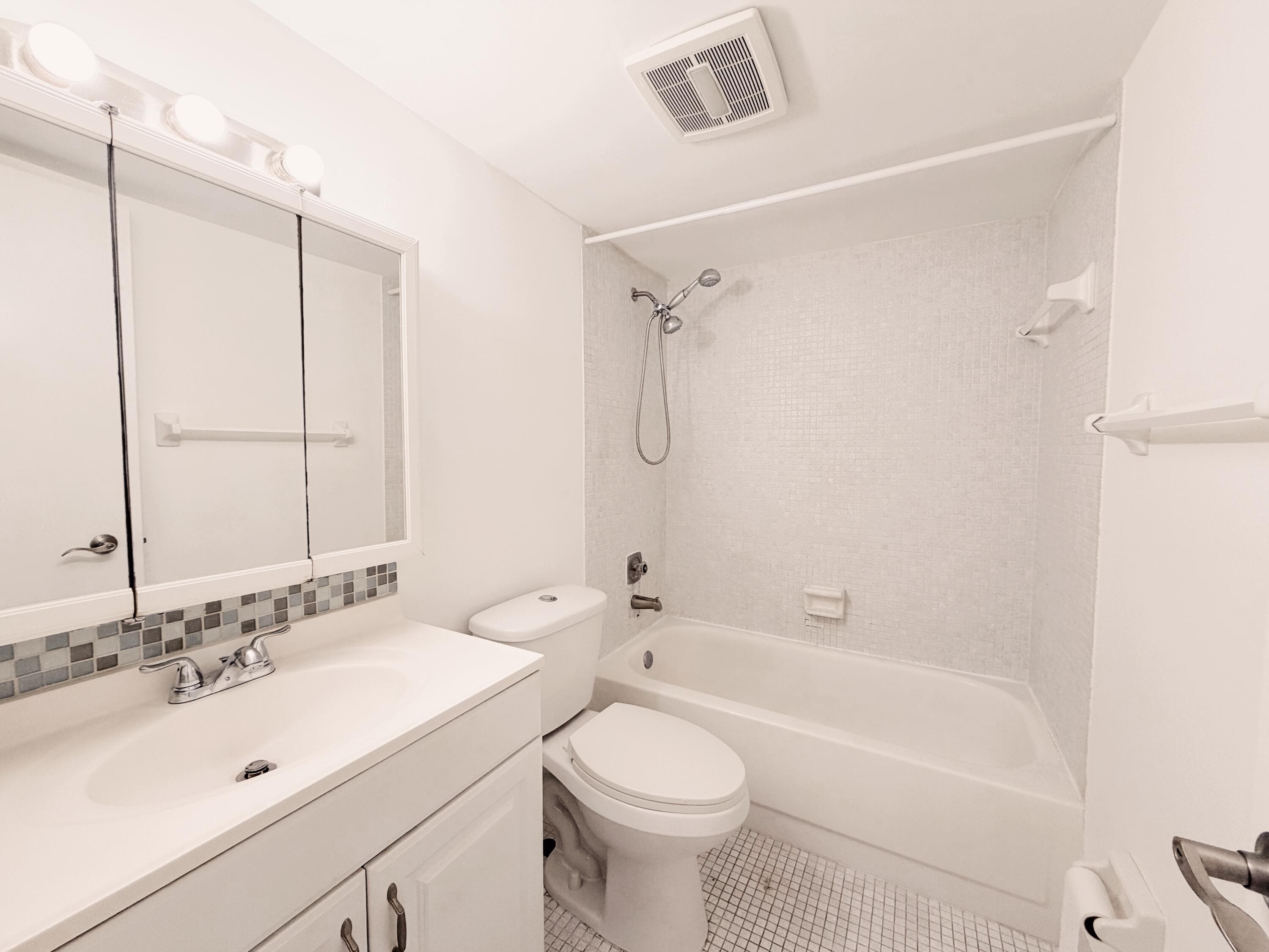 600 Village Green Court 203, Palm Springs, FL 33461 — photo 10 of 33