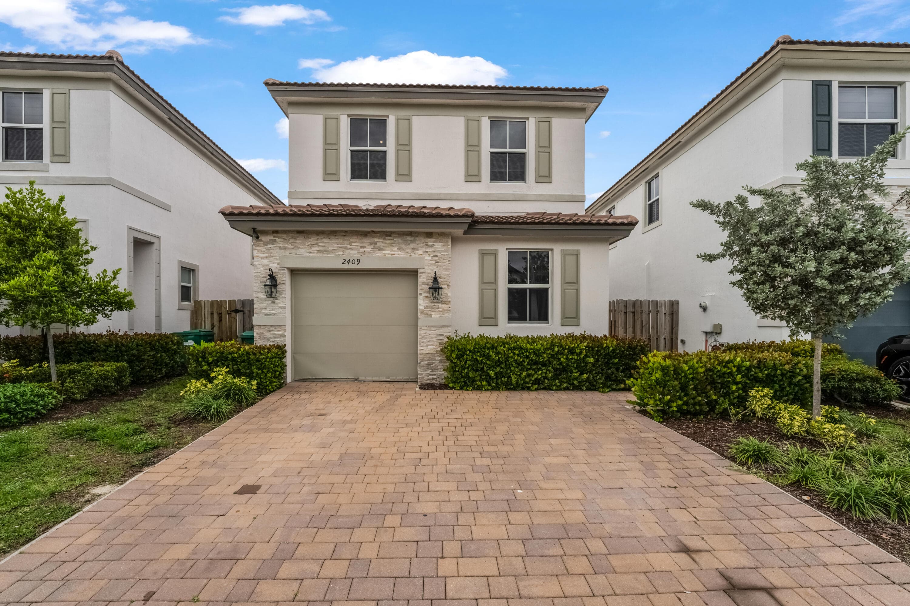 2409 NW 131st Circle, Miami, FL 33167 — photo 2 of 25