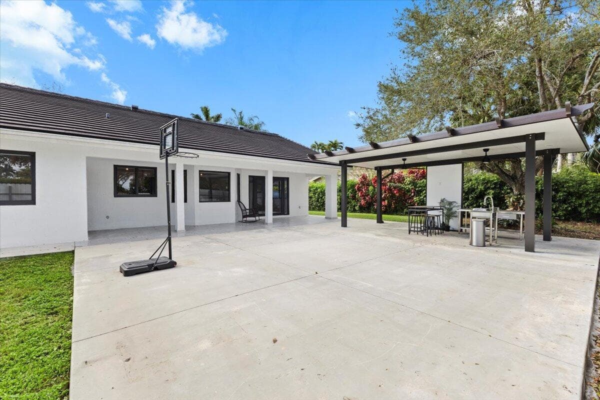 20221 NW 8th Street, Pembroke Pines, FL 33029 — photo 2 of 41
