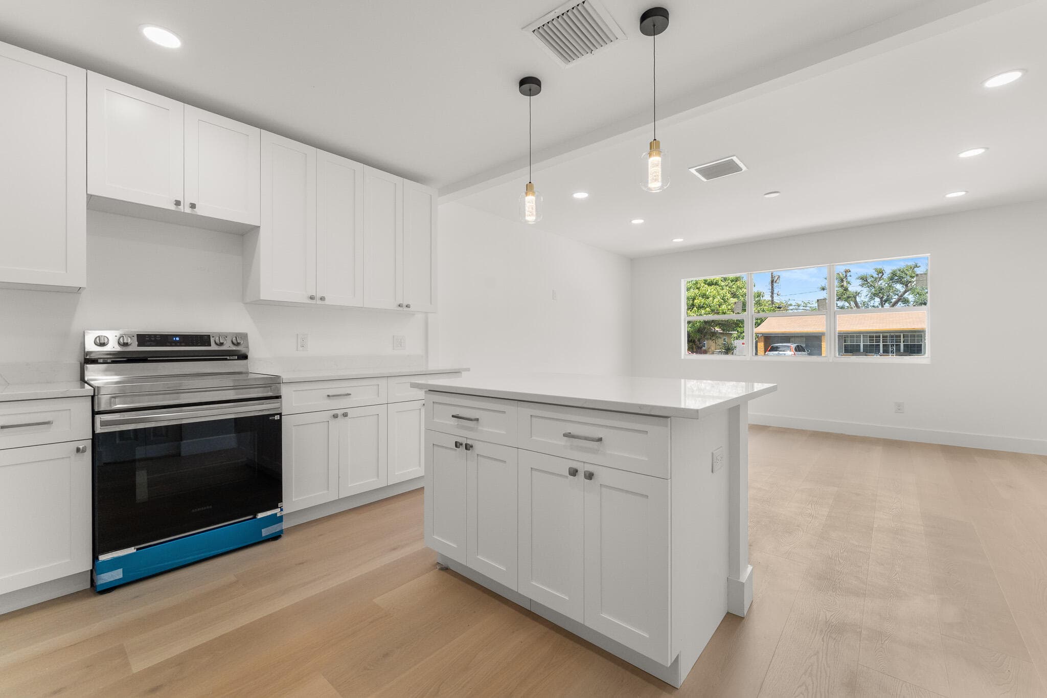 111 W 35th Street, Riviera Beach, FL 33404 — photo 8 of 23