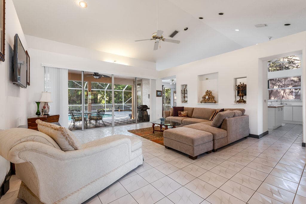 7828 Dorchester Road, Boynton Beach, FL 33472 — photo 10 of 50