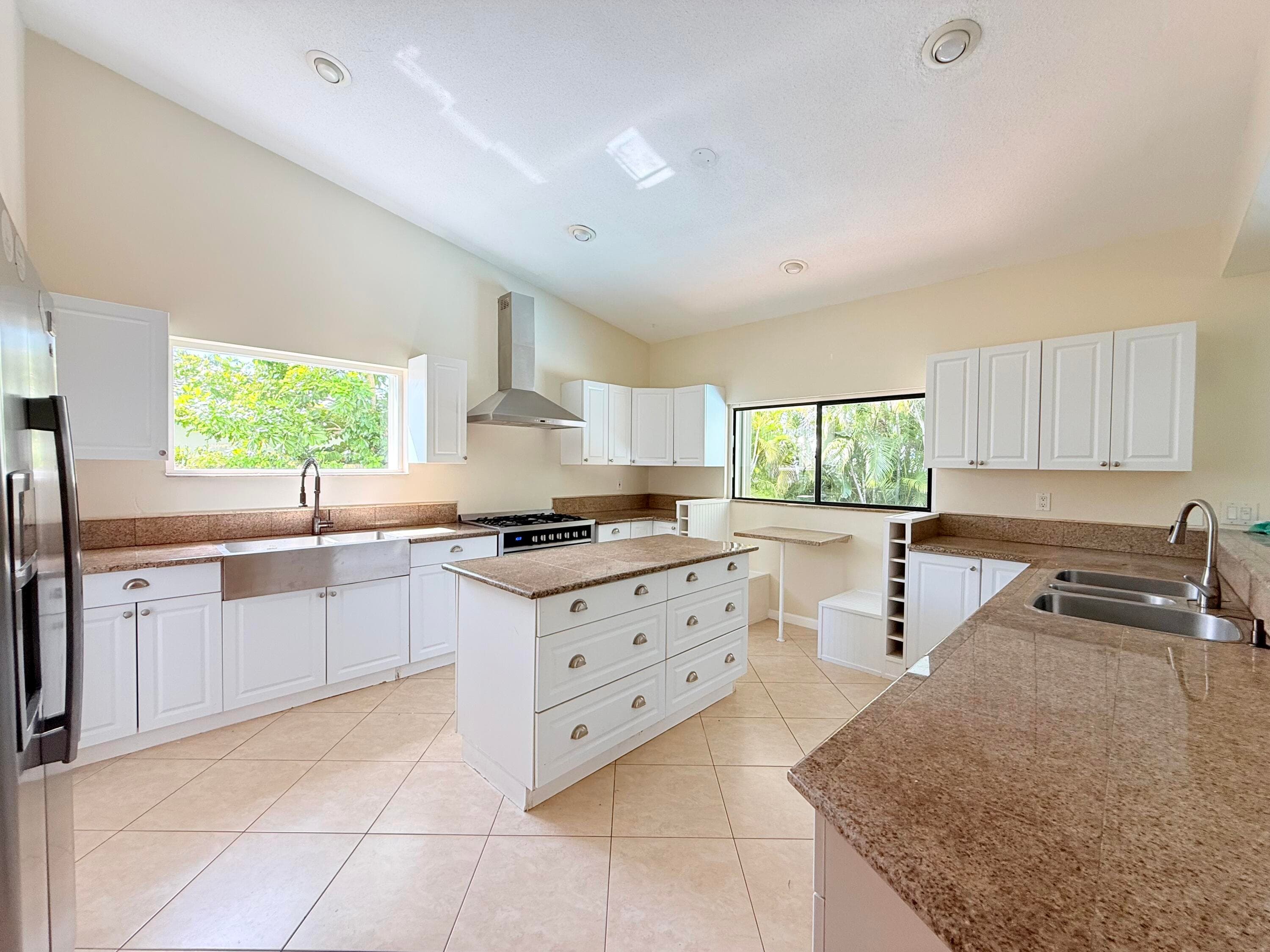 71 Laredo Lane, Boca Raton, FL 33487 — photo 7 of 18