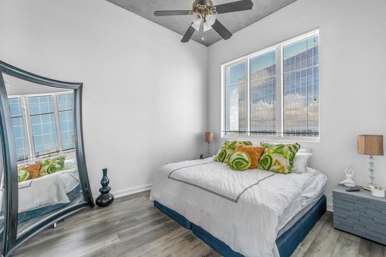 300 S Australian Avenue 1605, West Palm Beach, FL 33401 — photo 14 of 37