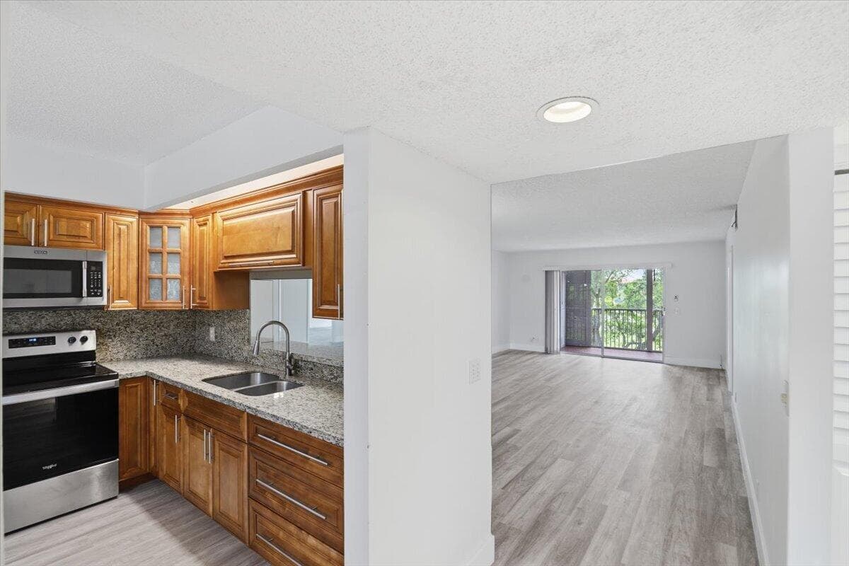 700 SW 128th Avenue 310c, Pembroke Pines, FL 33027 — photo 4 of 38