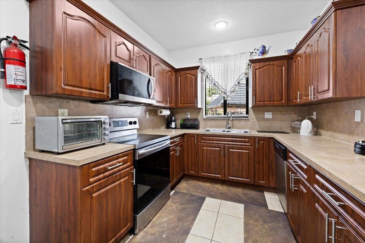 20300 SW 129th Place, Miami, FL 33177 — photo 35 of 44