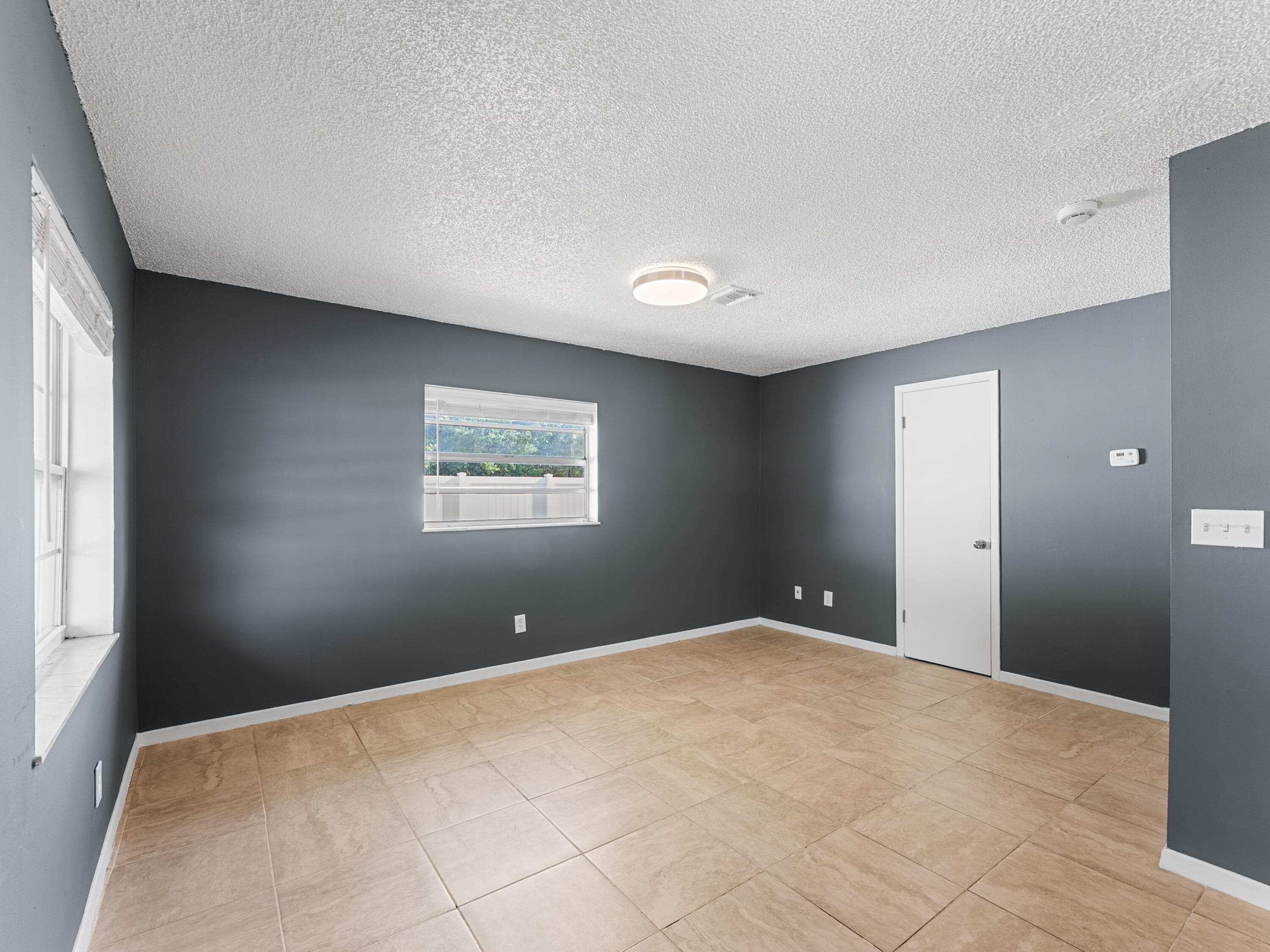 304 8th Avenue SW, Vero Beach, FL 32962 — photo 4 of 31