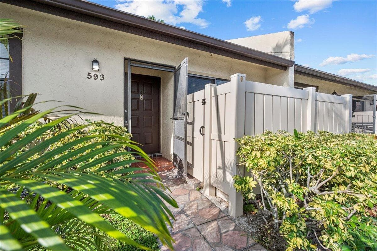 593 Banks Road 593, Margate, FL 33063 — photo 4 of 25