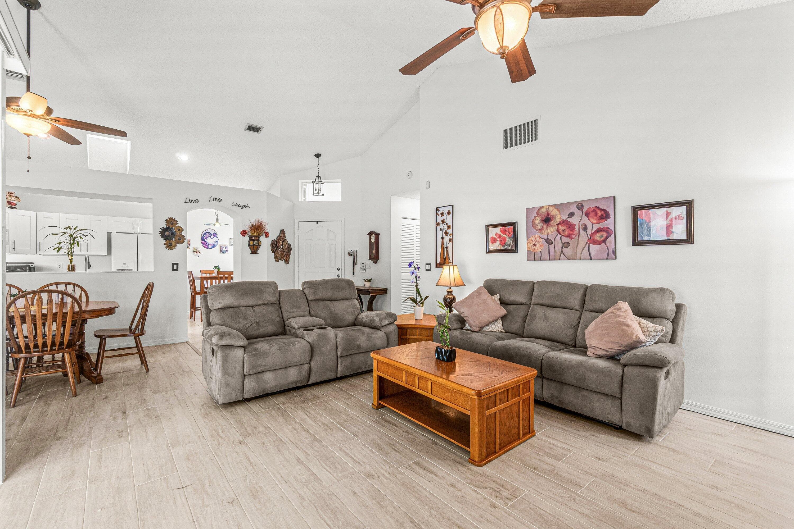 25 Wyndham Lane, Palm Beach Gardens, FL 33418 — photo 9 of 37