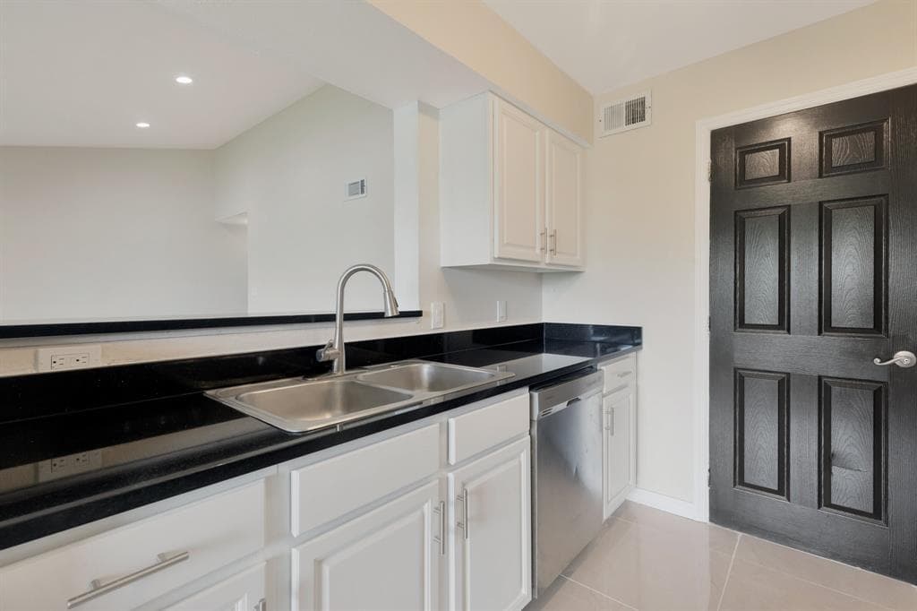 2627 NW 33rd Street 2213, Oakland Park, FL 33309 — photo 7 of 29