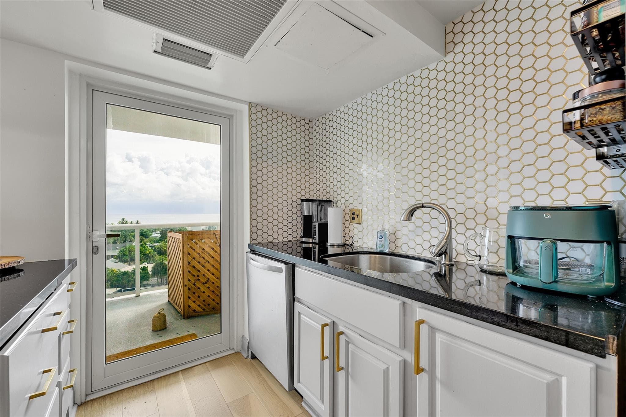 2841 N Ocean Boulevard 1004, Fort Lauderdale, FL 33308 — photo 11 of 47