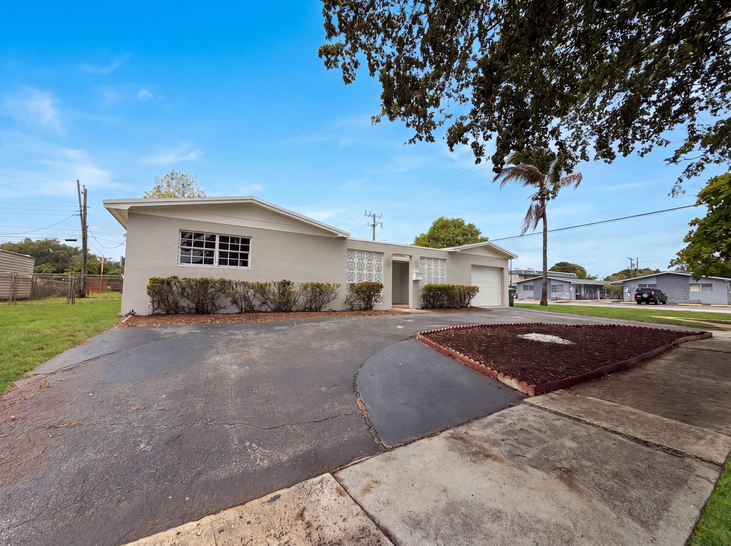 820 NW 78th Avenue, Pembroke Pines, FL 33024 — photo 17 of 18