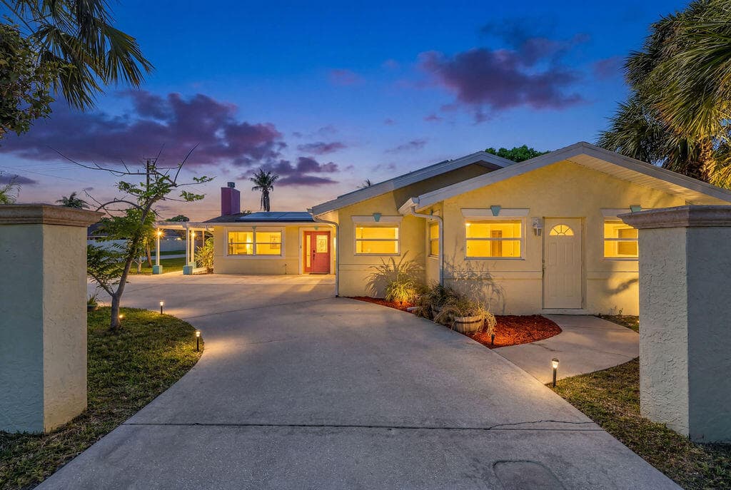 614 SE Flamingo Avenue, Stuart, FL 34996 — photo 2 of 53