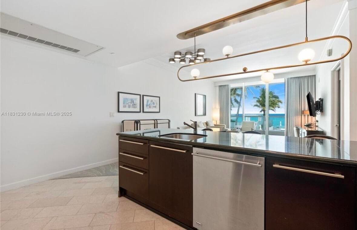 4391 Collins Avenue Unit 623, Miami Beach, FL 33140 — photo 10 of 24