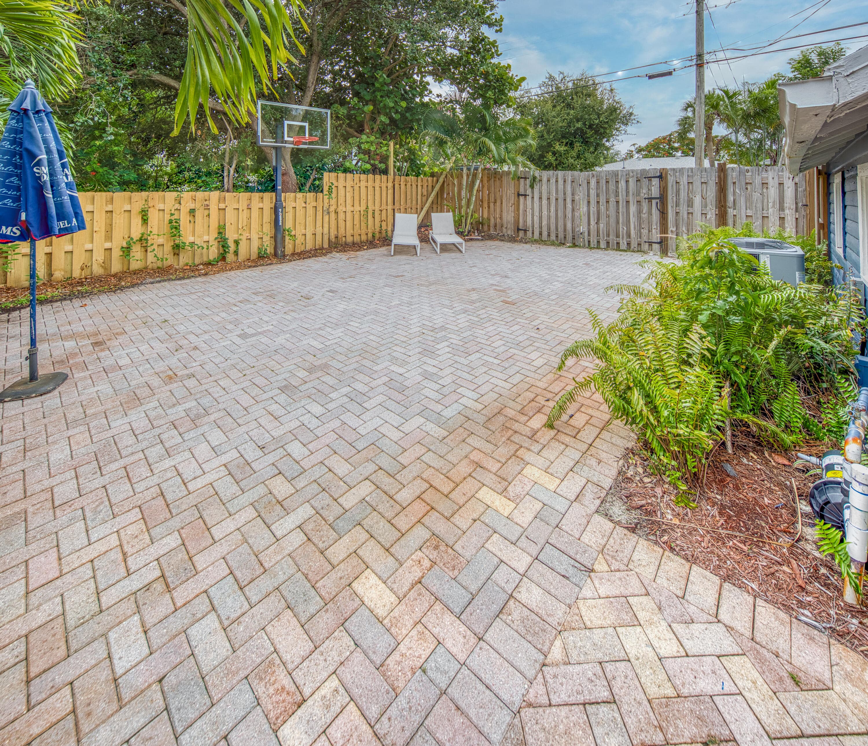 523 N K Street, Lake Worth Beach, FL 33460 — photo 8 of 22