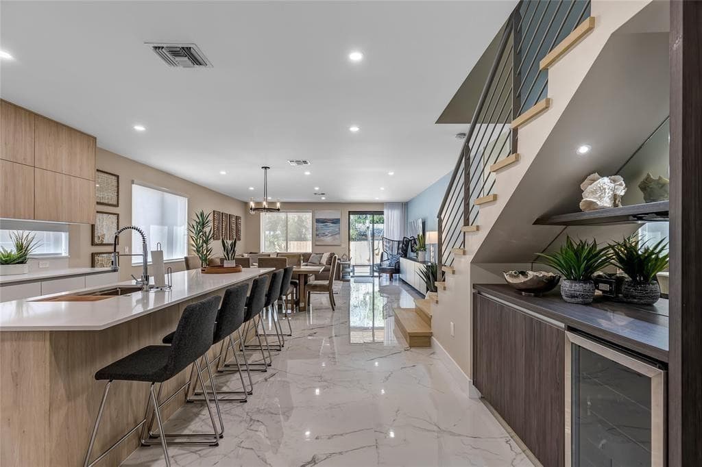 811 SW 10th Terrace, Fort Lauderdale, FL 33315 — photo 5 of 41