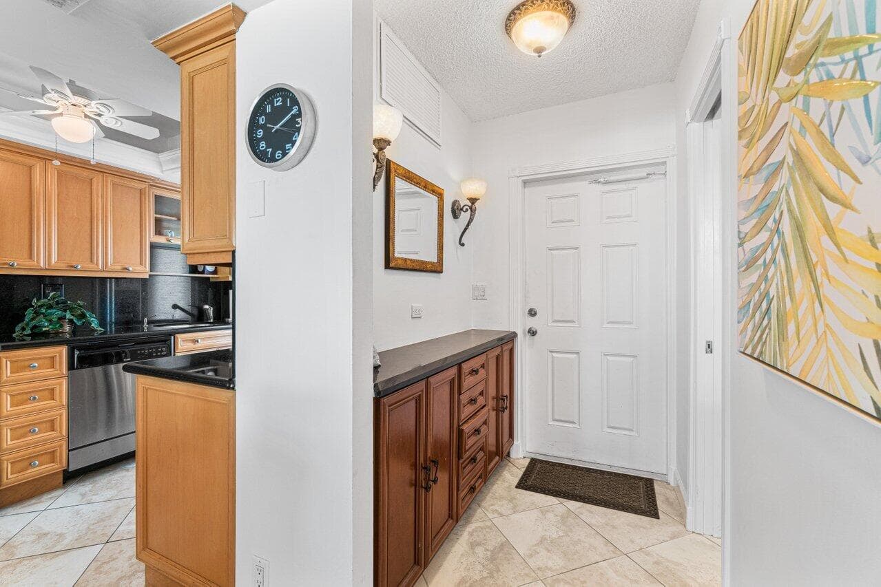 333 NE 21st Avenue 314, Deerfield Beach, FL 33441 — photo 3 of 30