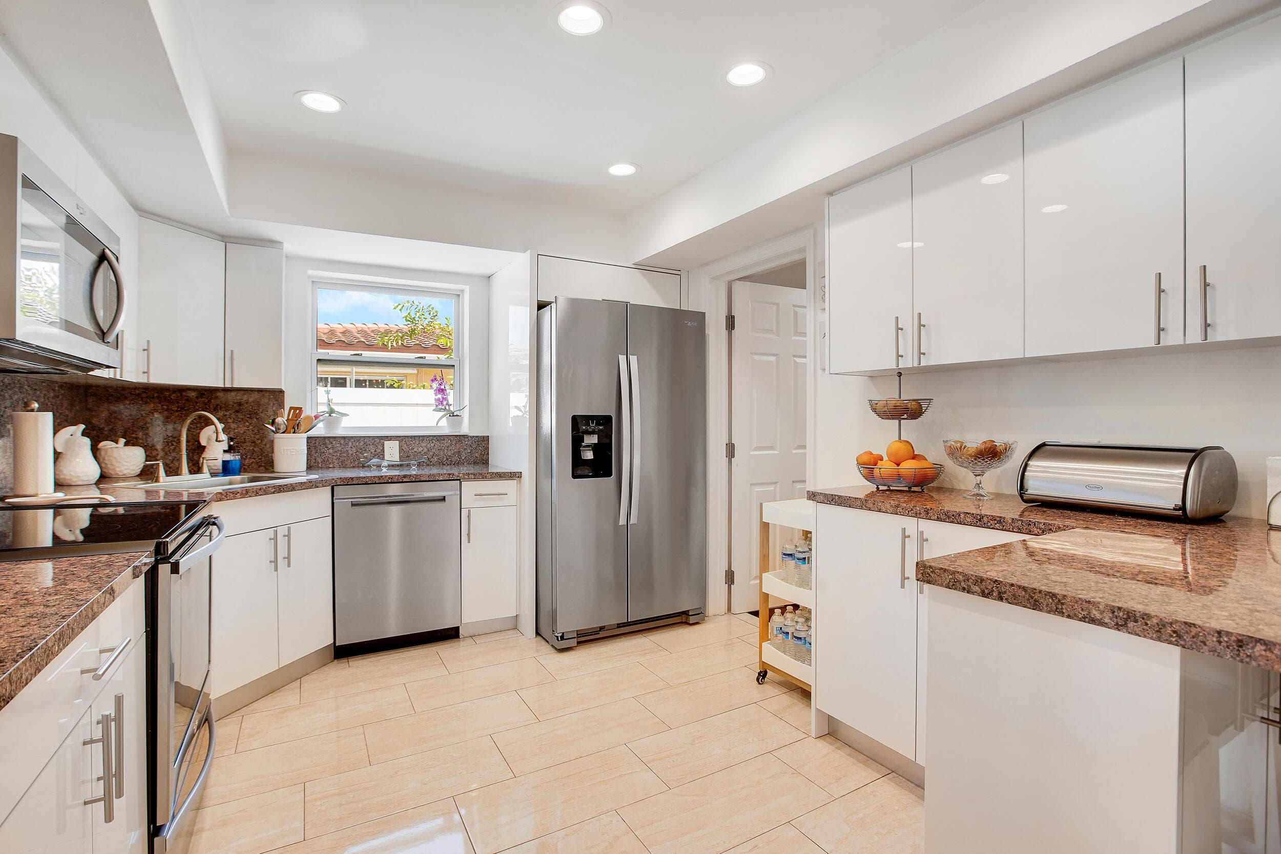 104 N 31st Court, Hollywood, FL 33021 — photo 13 of 35