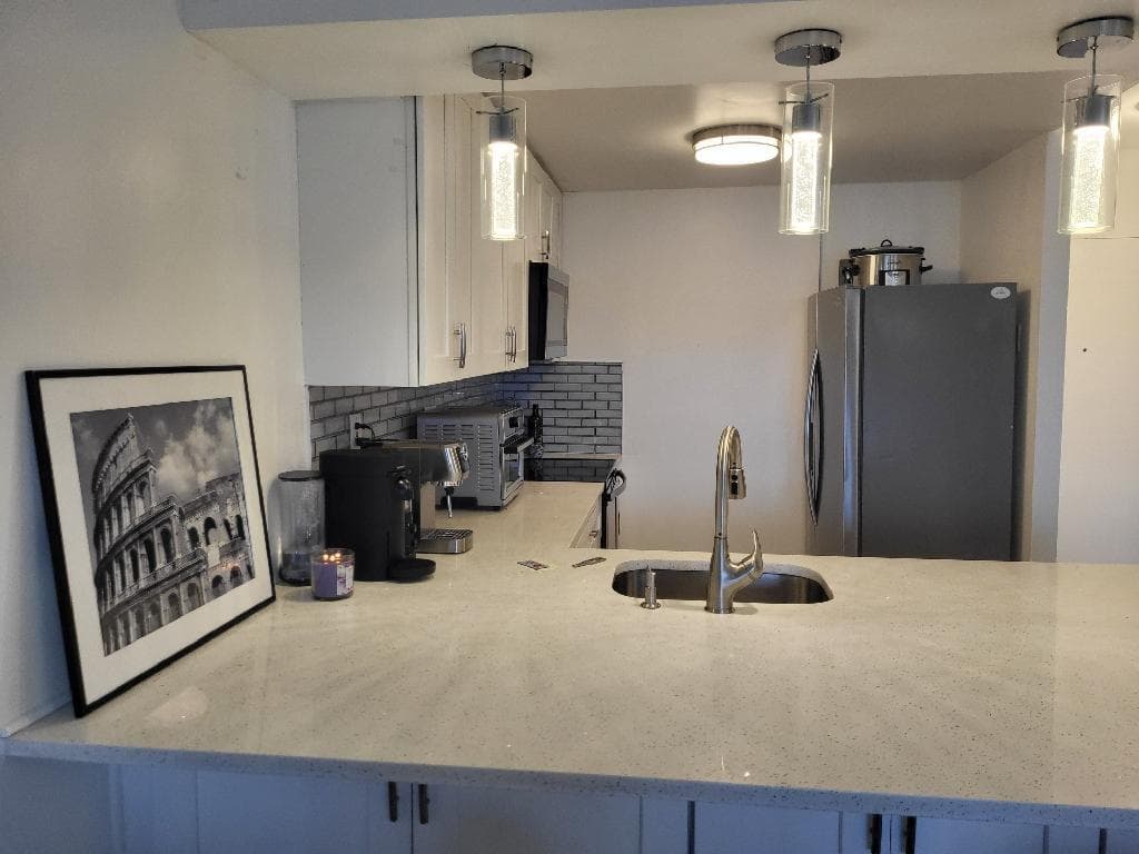 550 Bayshore Drive 104, Fort Lauderdale, FL 33304 — photo 17 of 39