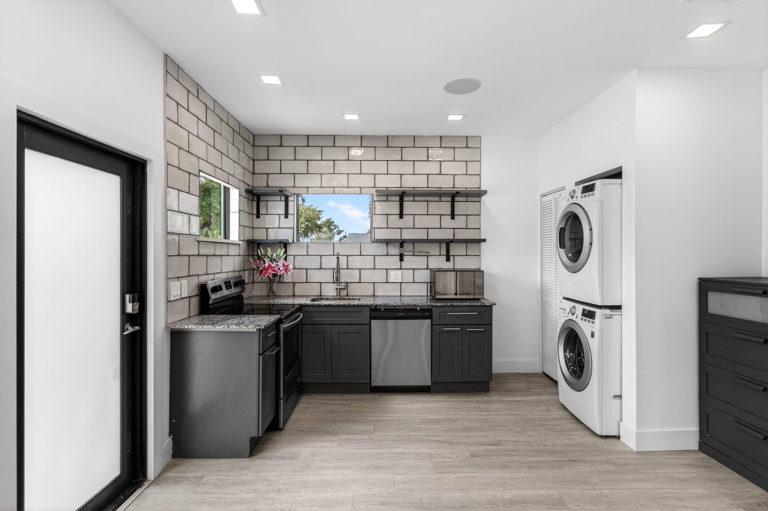 517 NW 1st Street, Delray Beach, FL 33444 — photo 4 of 38