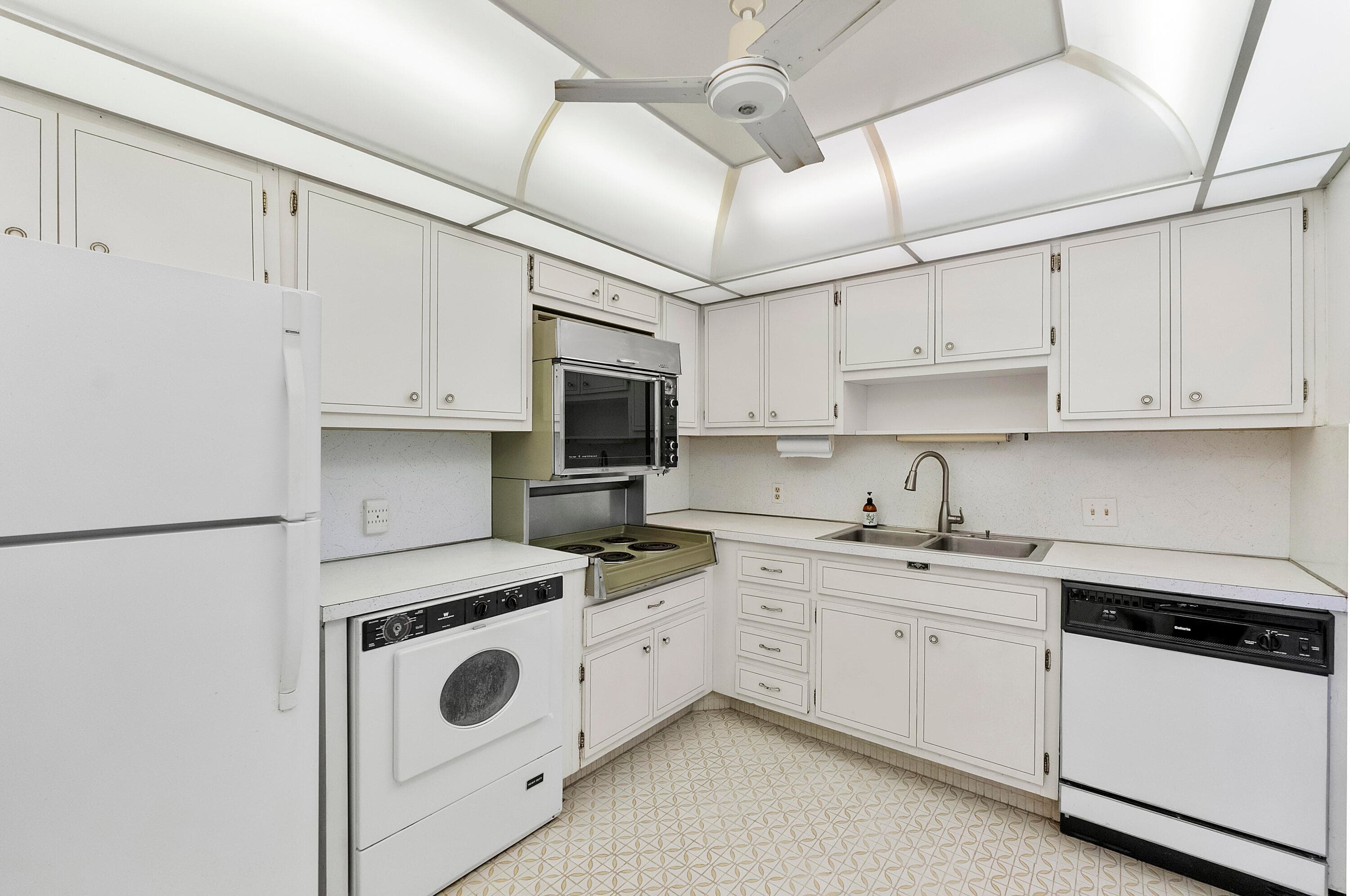 1500 S Ocean Boulevard 1101, Lauderdale-By-The-Sea, FL 33062 — photo 11 of 32