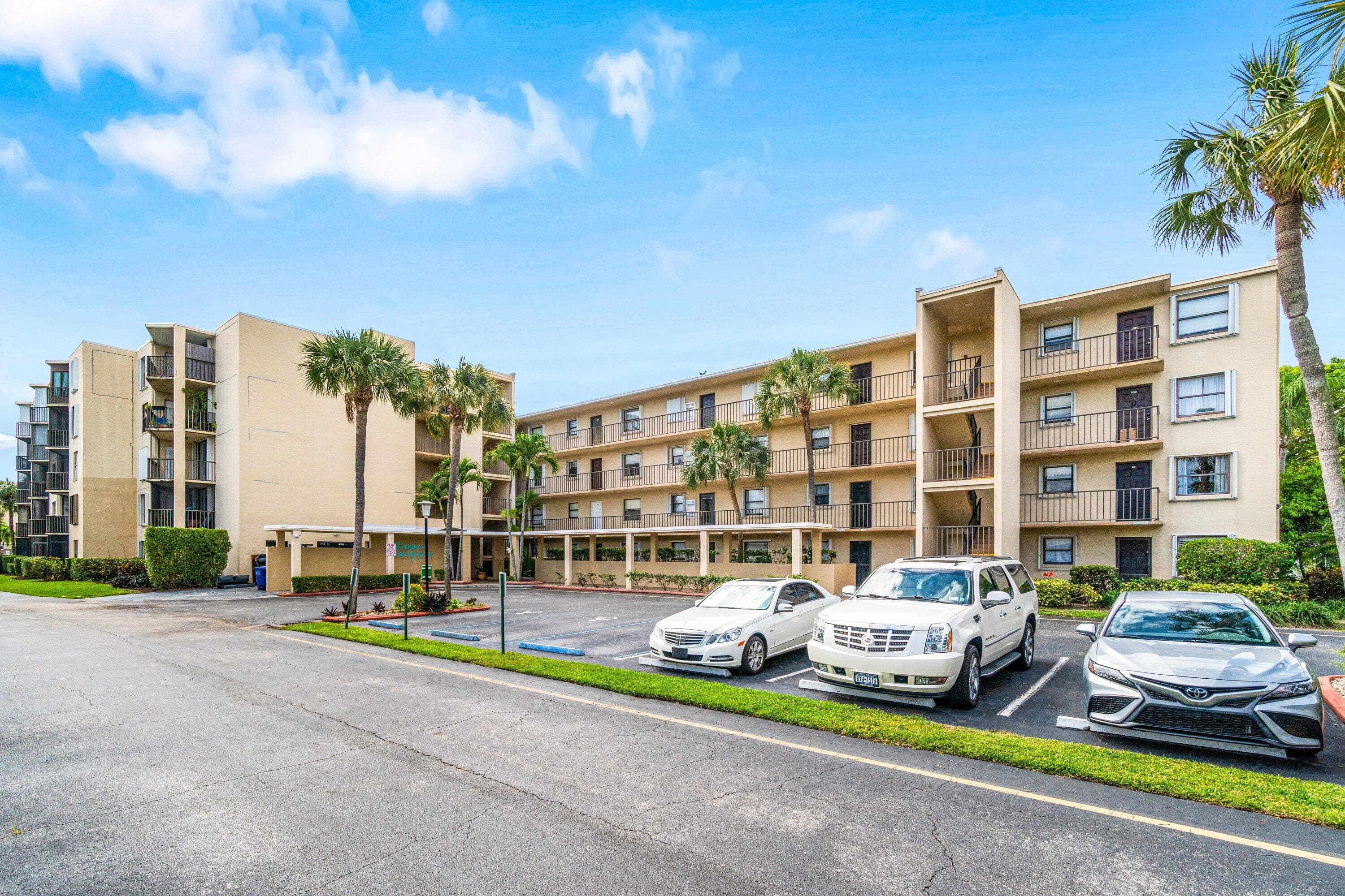 890 N Federal Highway 311, Lantana, FL 33460 — photo 1 of 33