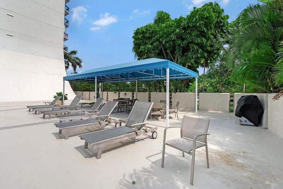 2400 Presidential Way 1206, West Palm Beach, FL 33401 — photo 30 of 39
