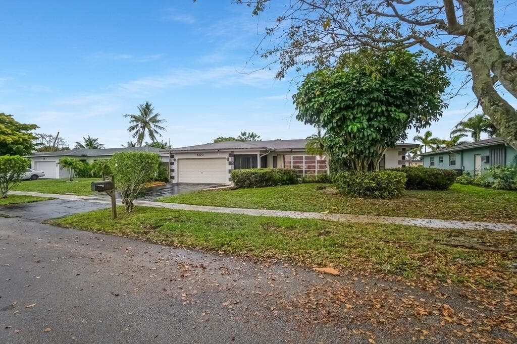 8270 NW 66th Terrace, Tamarac, FL 33321 — photo 8 of 41