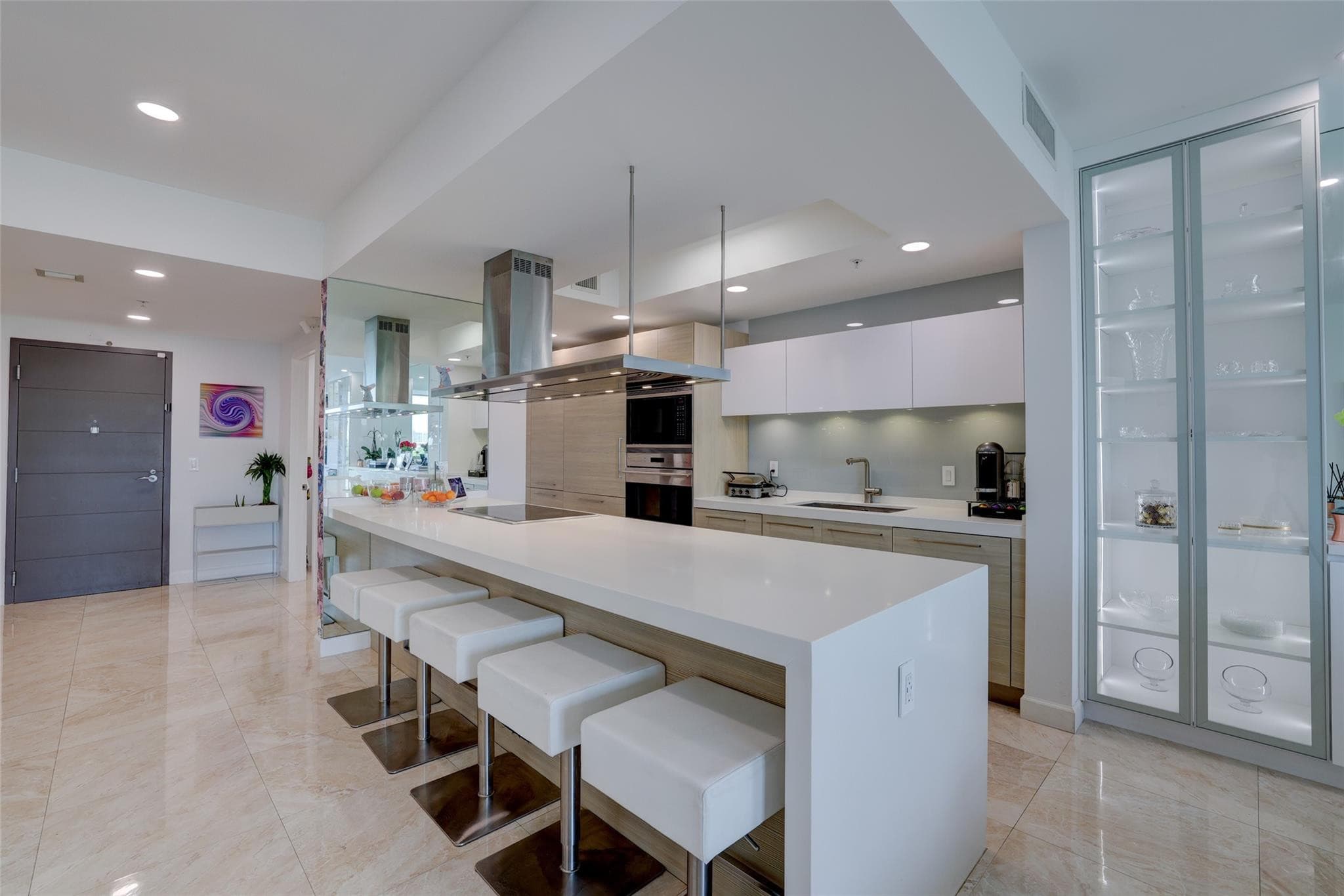 17301 Biscayne Boulevard 406, North Miami Beach, FL 33160 — photo 3 of 25